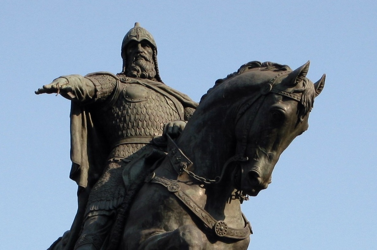 Долгорукий князь святой. Памятник Юрию Долгорукому в Москве.